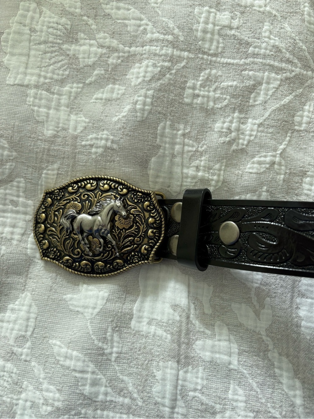 Western Horse Buckle Belt - Black Fake Leather with Antique Gold & Silver Buckle - Picture 4 of 5